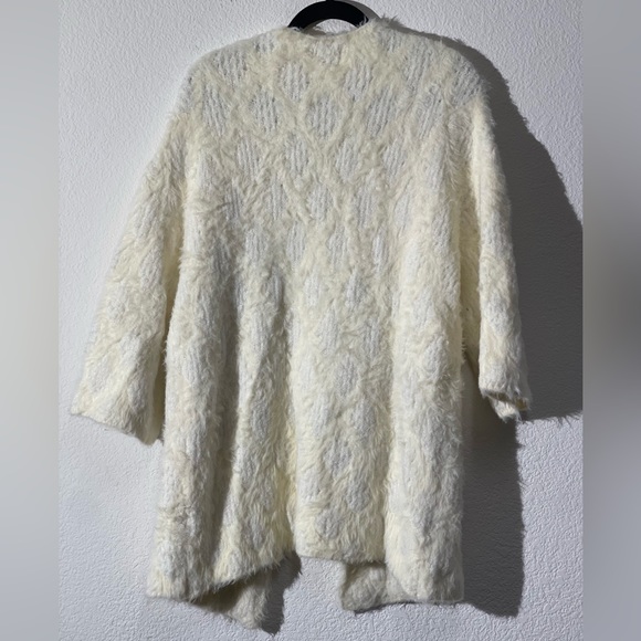 Guess 3/4 Sleeve Cardigan  
Style #W63R1EZ1BV0 - Picture 3 of 7